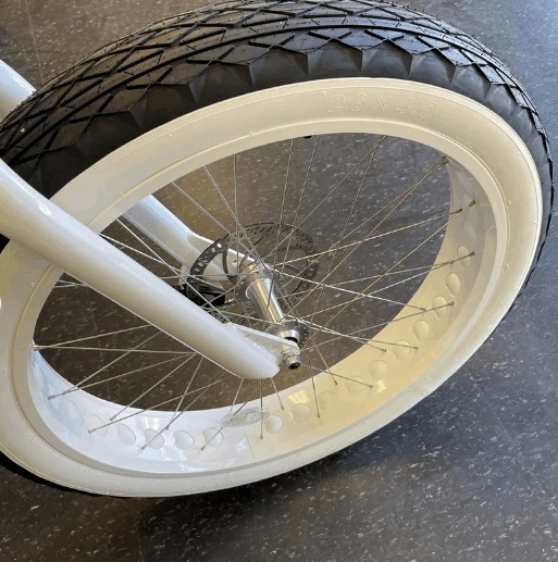 26x4 Weißwandreifen Set: Zwei Reifen, zwei Schläuche für dein Bike – Klassischer Look, unschlagbarer Preis!