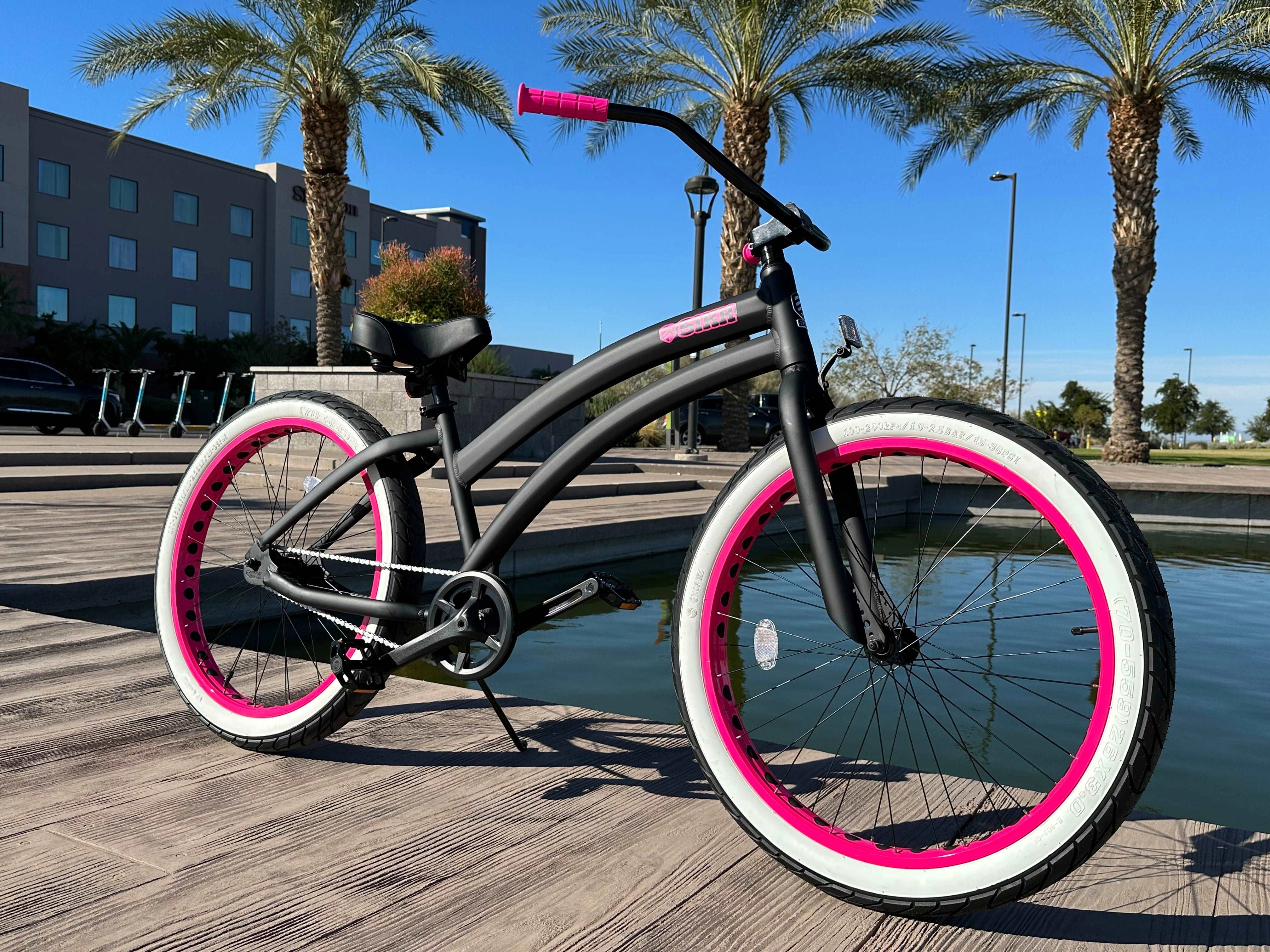 Sikk Wide Ride Single Speed – Elegantes Schwarz-Pinkfarbene Radfahrzeug für Damen.